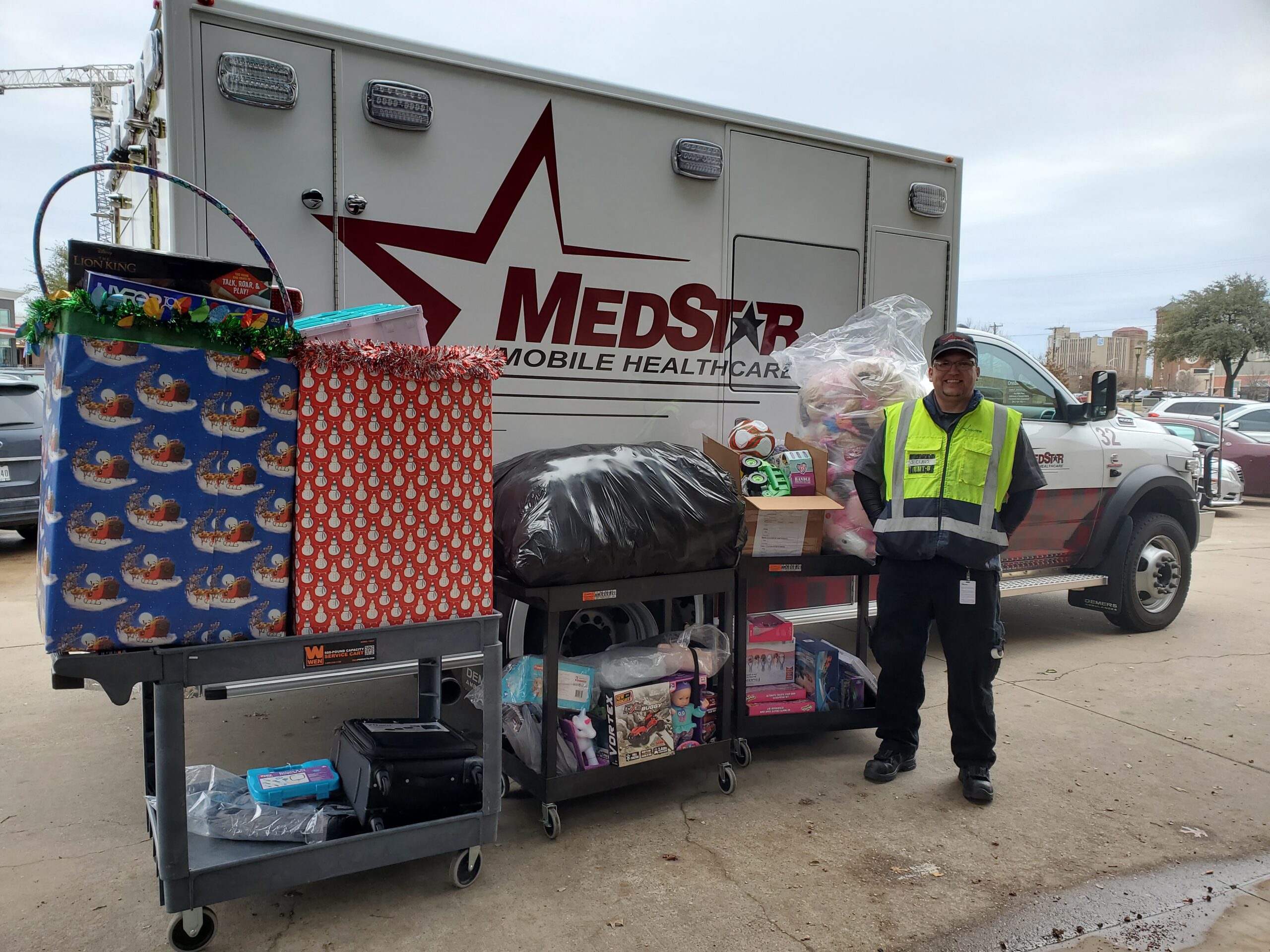 MedStar Team Members Donate 175 Toys for 56 Kids at One Safe Place and Samaritan House